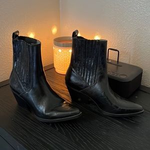 Black western boots size 7.5